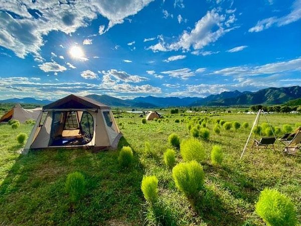 Où trouve-t-on les meilleurs campings autour de Menthon-Saint-Bernard?