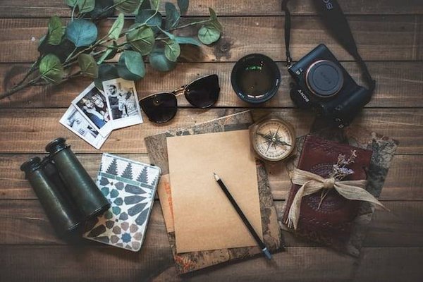Comment voyager gratuitement ou presque quand on est senior ? Les astuces à connaître pour voyager à petit budget !