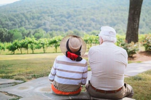Quelle est la différence entre un gîte pour seniors et une maison de retraite ?