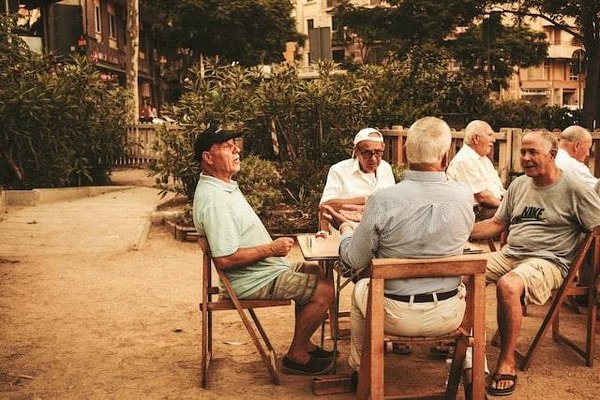 Les avantages et les inconvénients de l'hébergement chez l'habitant pour les seniors