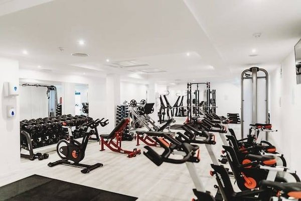 Quelles sont les différences entre un hôtel 3 étoiles et un hôtel 4 étoiles pour seniors ?