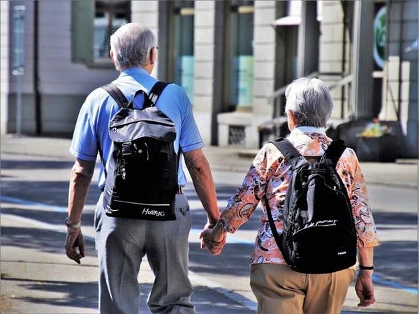 Comment réserver un séjour senior dans l'hôtel Les frères Ibarboure à Bidart ?