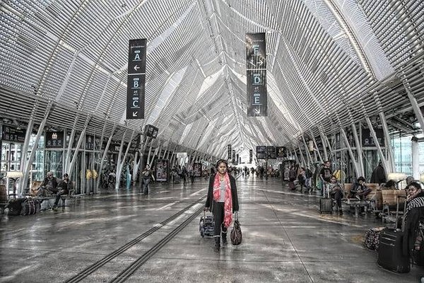 Où peut-on laisser ses bagages en consigne à la gare Saint Lazare lors d'un séjour senior ?