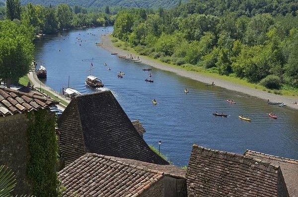 10 Raisons pour lesquelles un séjour en camping en Dordogne rendra vos vacances inoubliables